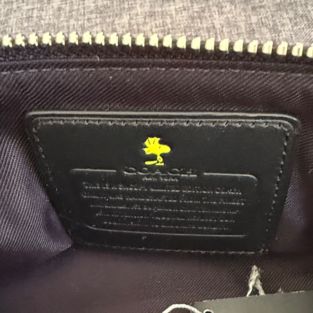 Coach Peanuts Black Cosmetic Bag with Yellow Woodstock LEATHER new - Picture 4 of 9